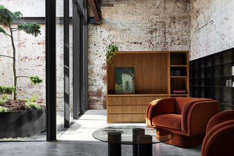 Stable & Cart House in North Melbourne, designed by Clare Cousins Architects, received the 2022 Premier Award for Australian Interior Design. Photography: Sharyn Cairns.