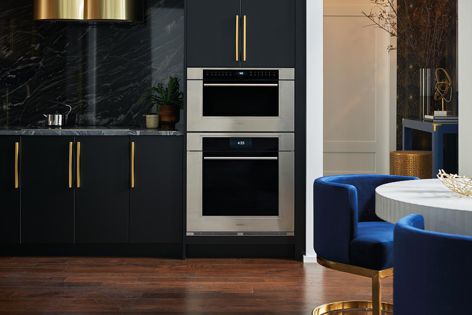 In addition to exceptional design, Wolf M series ovens incorporate outstanding performance features and eminent functionality.