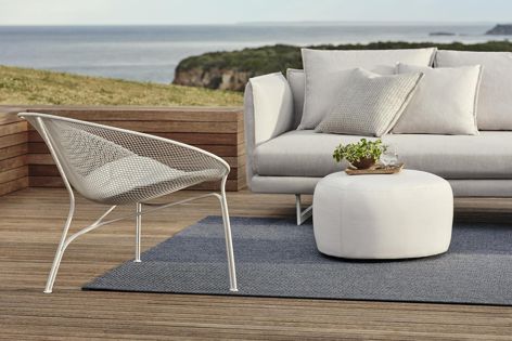 King Living’s Luna Outdoor chair can be powdercoated in white or in green. Both colours coordinate with King Living’s other outdoor furnishings.