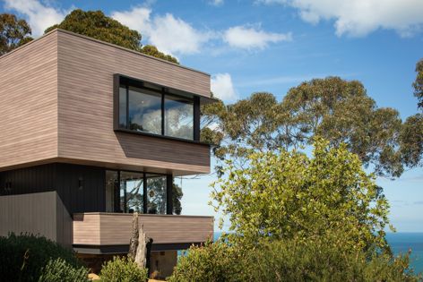 DecoWood textured wood grain-finish aluminium offers durability, non-combustibility and resistance to extreme weather conditions – ideal for the Australian climate.