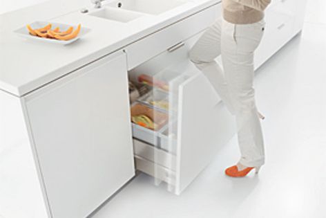 Working in the kitchen is easier and more comfortable with Blum’s Servo-Drive Uno system.