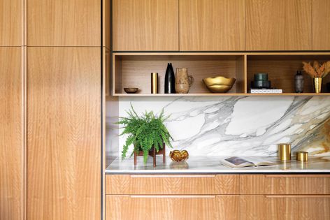 Beach Road House was modernized with the installation of the K2 Kitchen System. Photograph: Martina Gemmola. Stylist: Ruth Welsby.