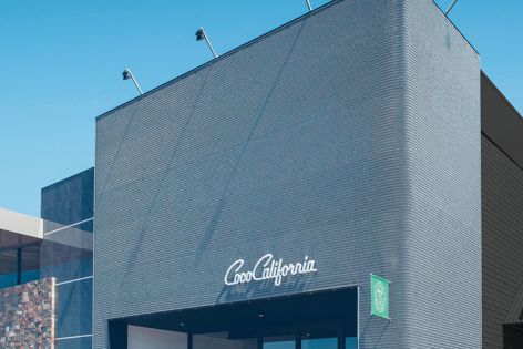 The Coco California store in South Australia has had its facade modernized with Kaynemaile Building-Armour seamless architectural mesh.